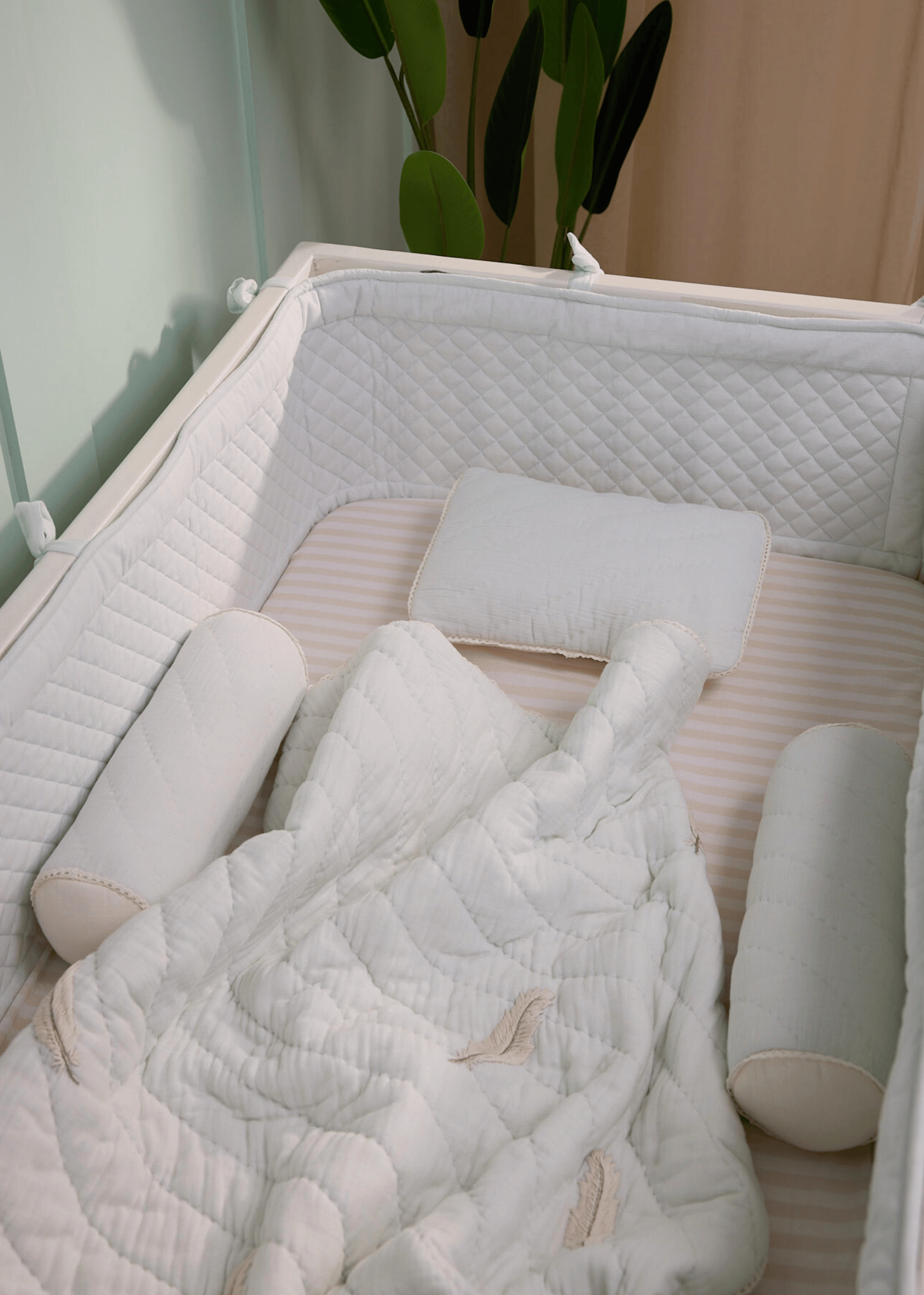 Plume Complete Cot Bedding Set with Bumper