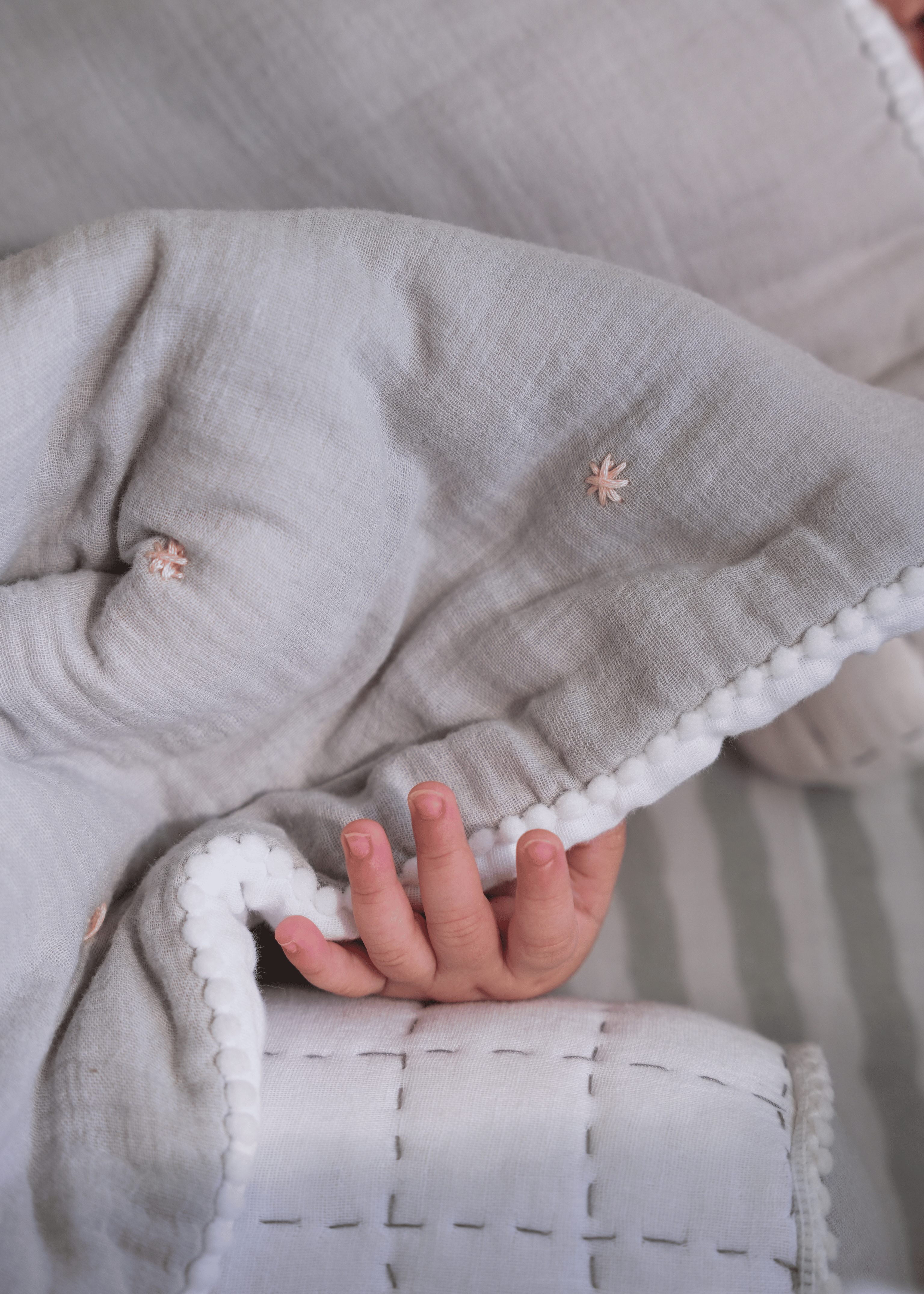 Caja de regalo con almohada y manta para bebé de Noche estrellada